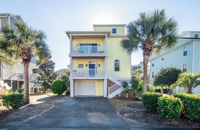 No Hurry Private home in Litchfield by the Sea pool access close to beach