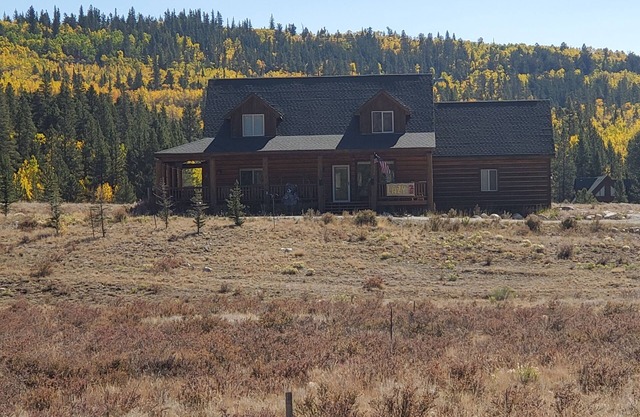 No rental restrictions Hot Tub Retreat minutes to Breckenridge.
