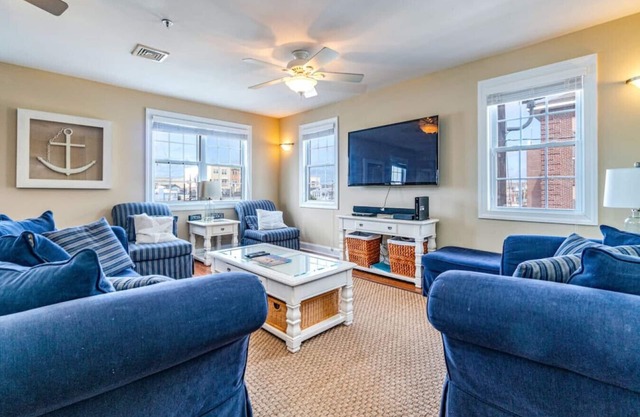 No Taxes, elevator, king bed, beach tags and parking