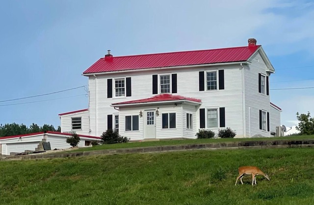 #NoCleaningFee! Pool Table, Hot tub, fireplace overlooking Wreck Island Creek