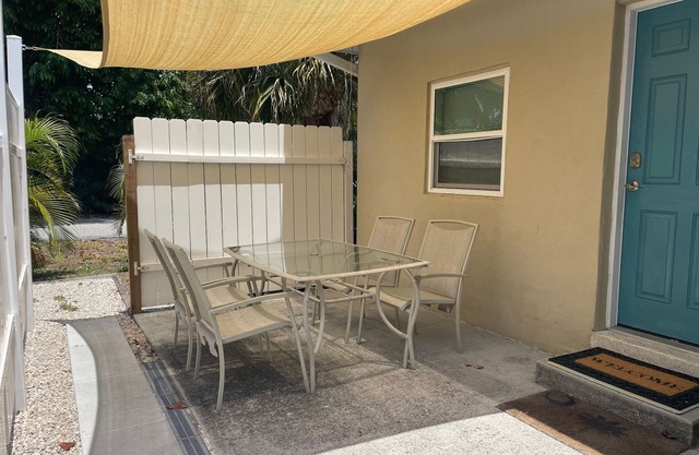 NOKOMIS BEACH BUNGALOW 229 n15 mins walk to the beach