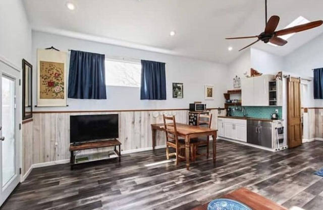 NOLA'S CASITA - Charming, modern studio space