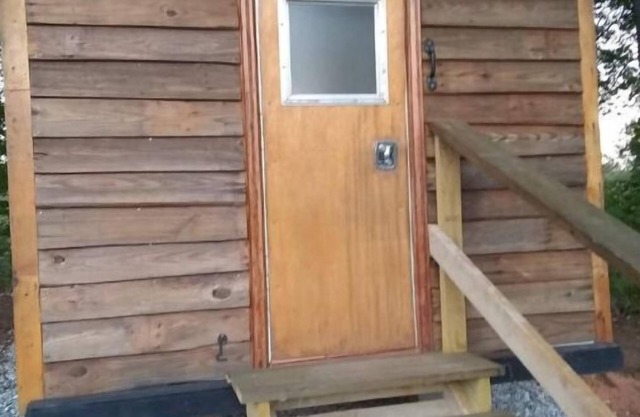 "Nomad" tiny home on 11 acre park-like farm