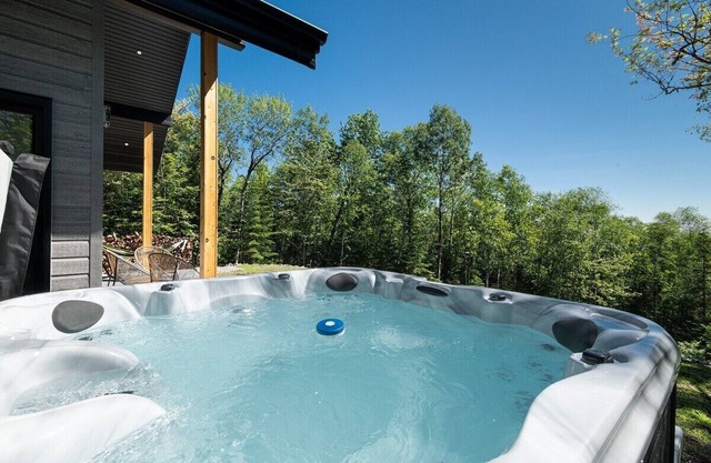 Nordik Emma 157: Riverfront Bliss & Spa Sanctuary