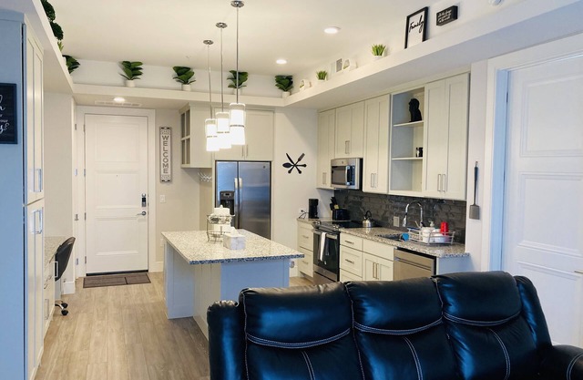 North Arlington Luxury Sanitized 1 Bedroom Condo/Min From DFW/ATT Stadium