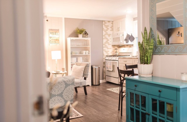 North End Beach Cottage Apartment - One block from beach