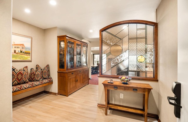North Of Nell, Unit 4b