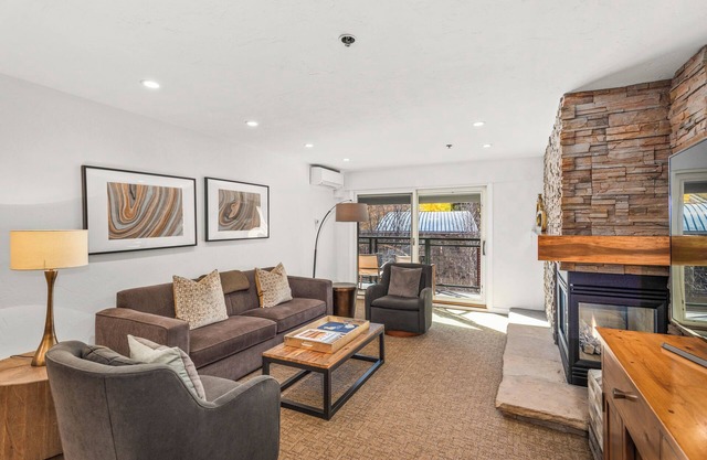 North Of Nell, Unit 4d