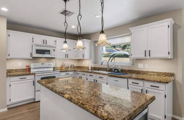 North Phoenix 4 Bdrm Vacation Home w/Pool & Games!