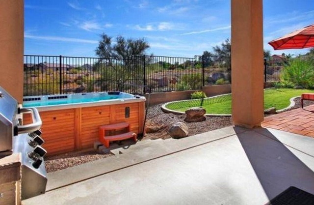 North Phoenix Hillside 4 Bdrm w/Views & Hot Tub!