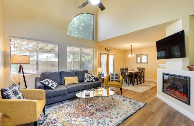 North Phoenix Home! Great Location + Private Patio