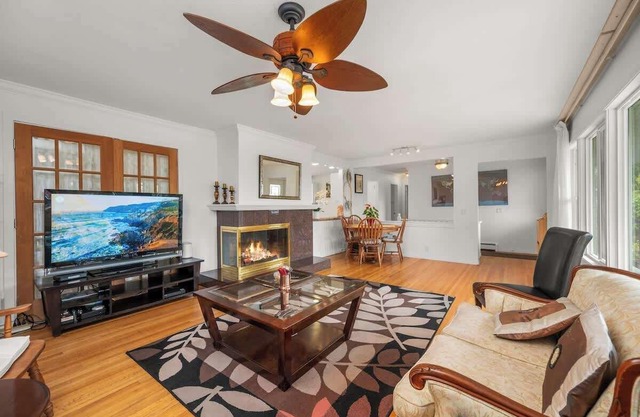 North Van 3BR Main Home Suite with Sunroom & Deck