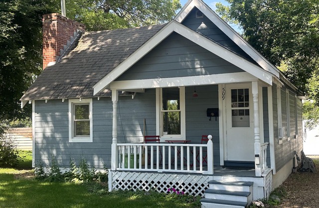 Northside Hideaway Exquisite1-Bedroom House, Quiet Street.