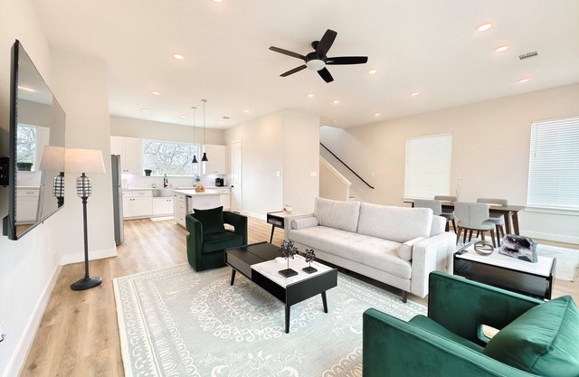 Northside Retreat – Chic 3 BDR, Pet Friendly!