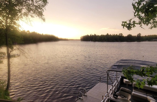 Northwoods Lakefront Paradise, 2-bedroom Cabin on the Beautiful Minong Flowage!