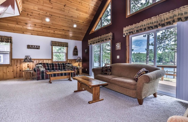 Northwoods lakeside cabin on Little St. Germain!