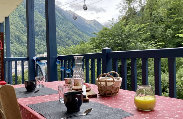 Nouveau! Appartement Rénové en 2021 Avec Superbe vue Montagne, Cascade et Vallée