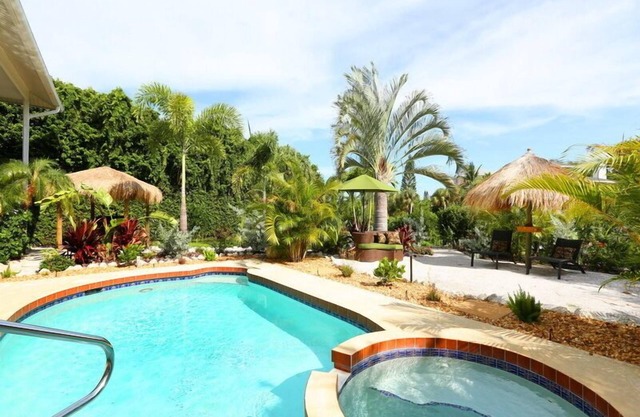 Nov/Dec Deals - Waterfront/HotTub/Pool/Dock/PuttGreen/Beach by AMIHomeRental