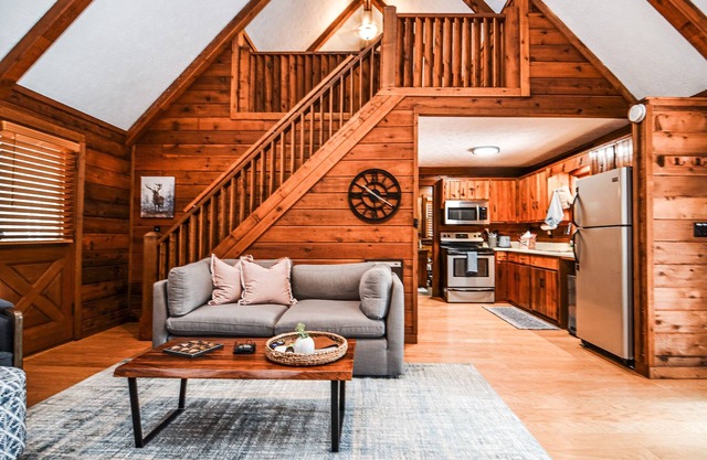 NOW W/Central A/C! 1 BR+Loft 1 BA-HOT TUB, Fire pit, grill +mins to Blue Ridge!