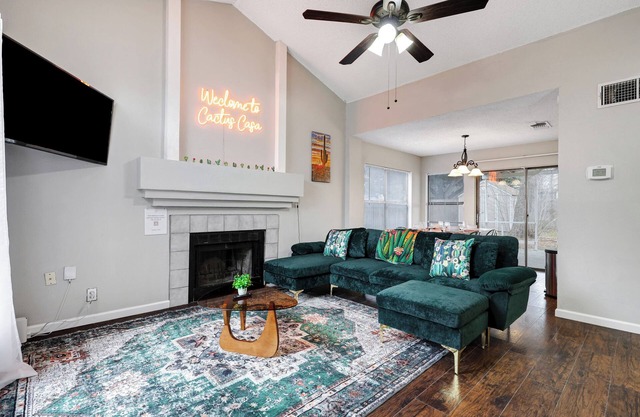 Nr Sea World | WiFi Games | Yard | Pets | Parking