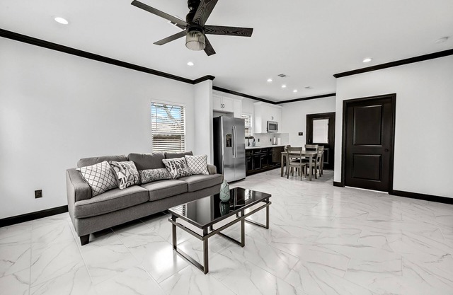 NRG STADIUM/MED CENTER AREA NEW BUILD IN QUAINT TREE LINED HISTORC NEIGHBORHOOD