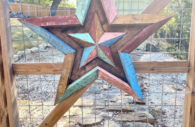 nThe Minnie Drive.r - A Lake Austin Bungalow: Adventure by Day, Stars by Night