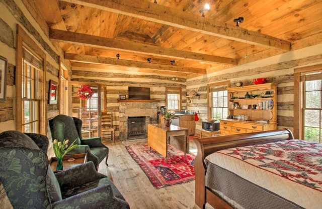 Numerous On-Site Trails Earlysville Wooded Cabin