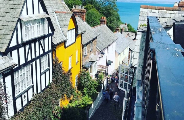 nWe're nestled in the historic cobbled street of Clovelly with seaviews