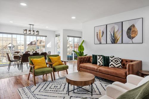 NYC 20min, Sleeps 10, Free Parking, Patio