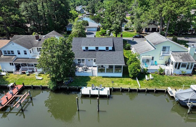 O'Connell Home-Non Group Rental, 4 Bedrooms, 3 Bathrooms, Canal Front, Sleeps 8
