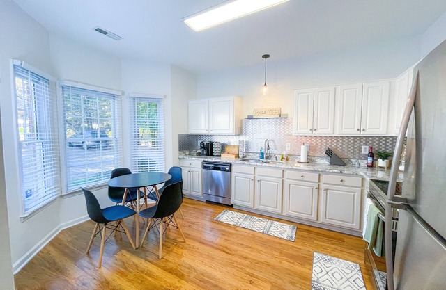 Oak City Retreat—Townhome with Game Room, mins from PNC arena!