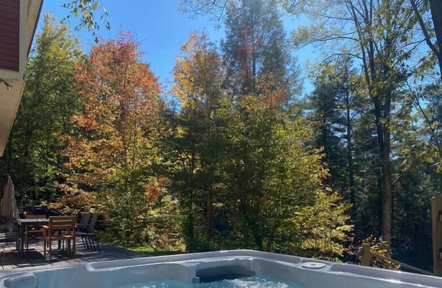 Oak Hill House w/ Hot Tub by Evergreen Home