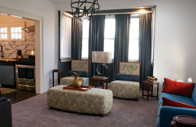 Oasis 3 Bedrooms-3 Bathrooms Fully Stock Chef Kitchen for12 guest.