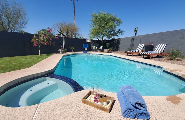 *OASIS Desert Retreat with POOL