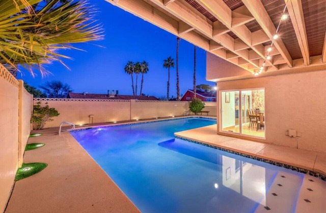 Oasis Near STRIP, Pool, Jacuzzi, Deck, Poker Room