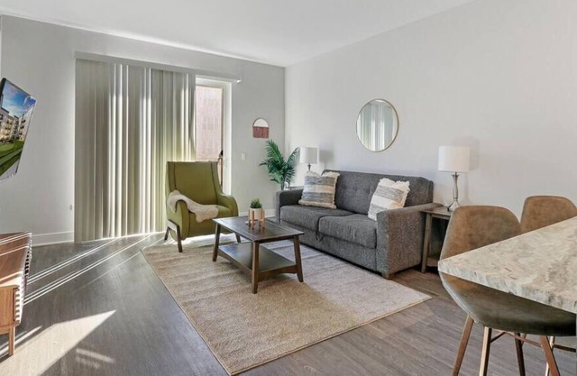 OB257 Luxurious 1BR Apt in Oakbrook