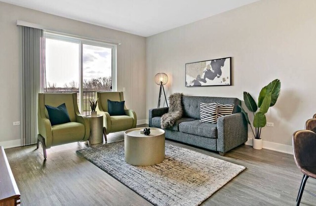 OB7 Ideal 6BR Clustered Units in Oakbrook | Big Group
