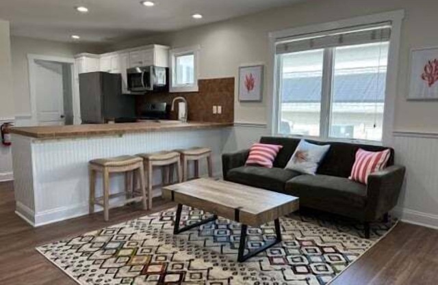 OCE106A | Townhouse next to beach & boards! 2 Car park, 6 badges, PETS! Shore Points Vacations