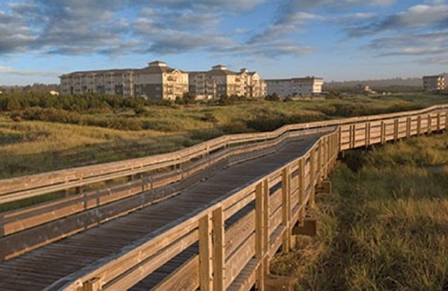 Ocean Beach Resort between the center and the seafront