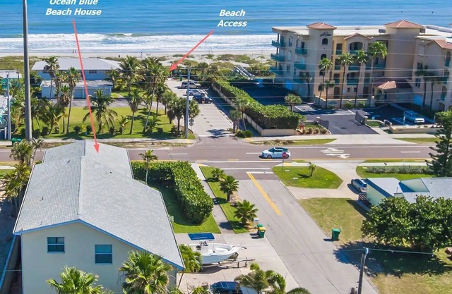 Ocean Blue Beach House: 3B/3B Downtown Cocoa Beach House