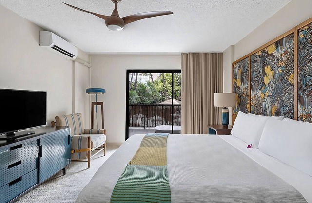 Ocean Breeze Retreat with Surfing Spots Nearby! Relaxing Rooms w/Lanai | Pool