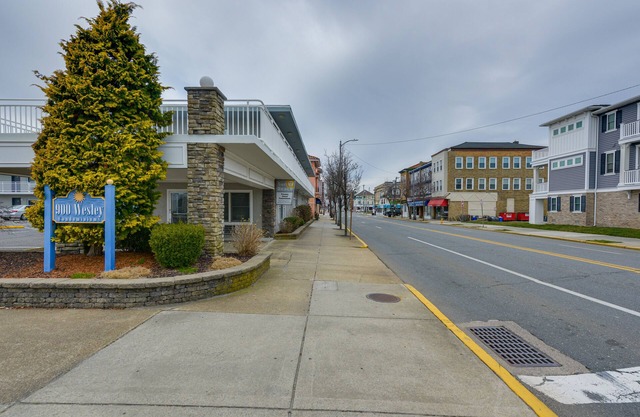Ocean City Condo w/Pool: Walk to Boardwalk!
