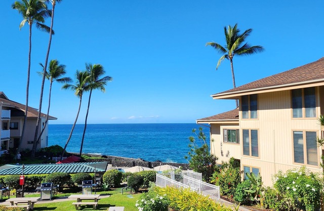 Ocean Front - Air conditioned Condo - Minutes From Downtown Kona, STVR-19-376325