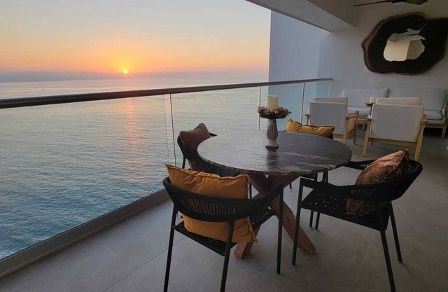 Ocean front apartment 2 bedrooms 6 people, 100 % equipped, beachfront