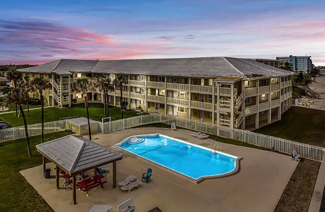 Ocean front apartment with pool, firepit, TV, & beach gear - snowbird friendly