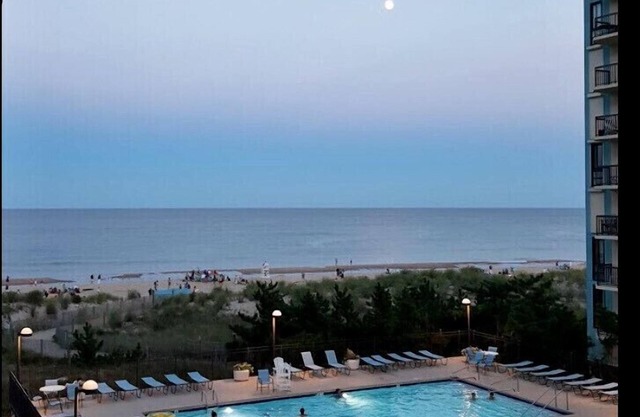 Ocean-Front Bldg. Cond w Stunning Ocean & Bay Views,Amenities,& Fireworks!