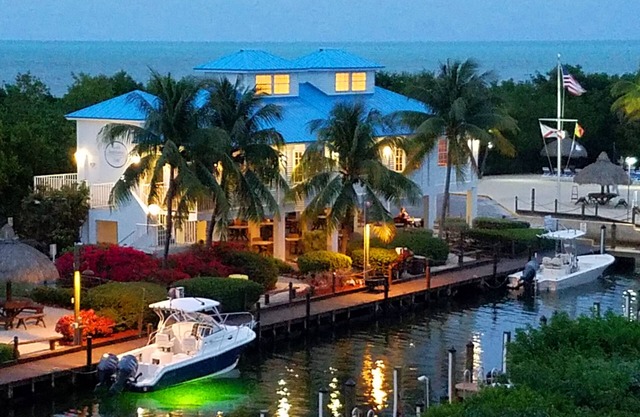 Ocean Front Private Beach, Pool/Hot Tub, Pool Bar, Marina with Cafe