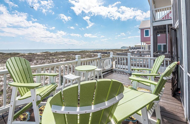 Ocean Gulf front Luxury w/Community Pool - Relaxing Retreat, great family rental