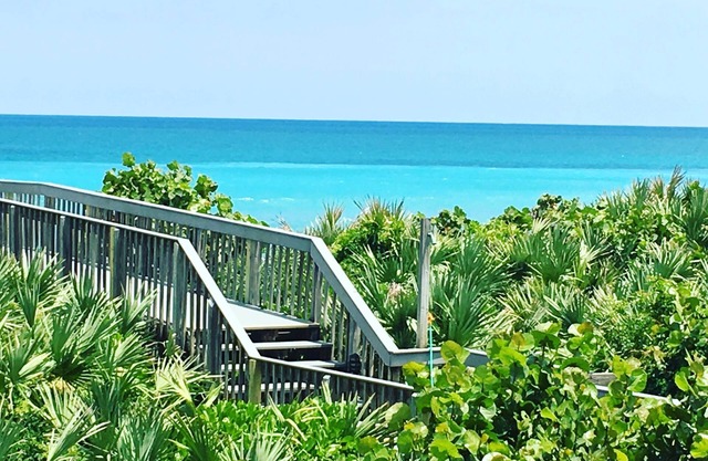 "Ocean Oasis" amazing views from direct beachfront condo on Hutchinson Island