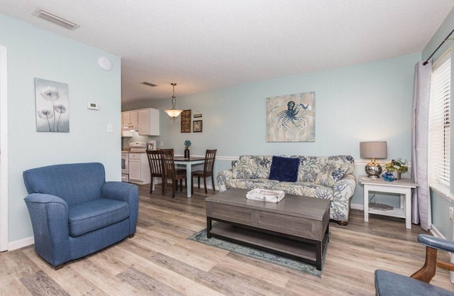 Ocean Reef 105- Budget Friendly, Beach Front Complex! Best Deal Ever!